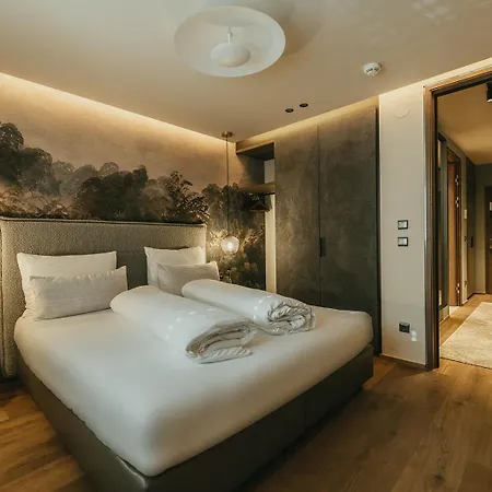 The Black Eagle Luxury Ξενοδοχείο με διαμερίσματα 4*