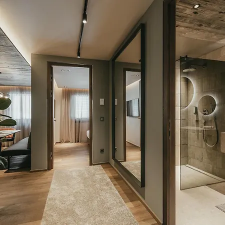 Ξενοδοχείο με διαμερίσματα The Black Eagle Luxury