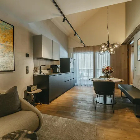 The Black Eagle Luxury Апарт-отель Майрхофен