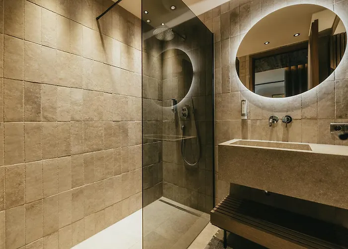 The Black Eagle Luxury アパートホテル