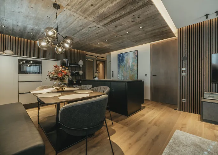 The Black Eagle Luxury アパートホテル