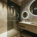 The Black Eagle Luxury Aparthotel 4*