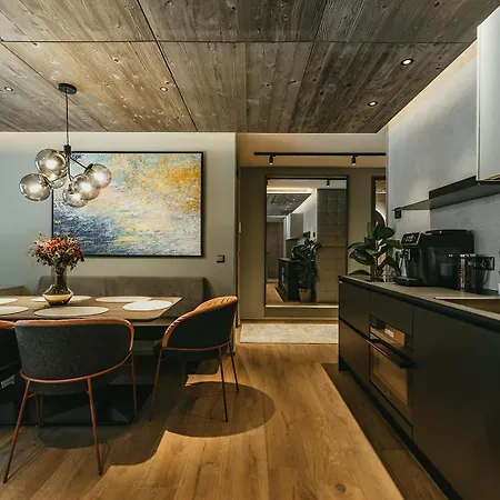 The Black Eagle Luxury Apartmanhotel