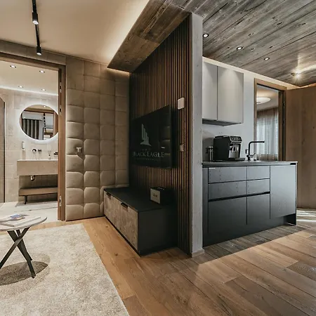 The Black Eagle Luxury Apartmanhotel