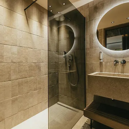 The Black Eagle Luxury Apartmanhotel