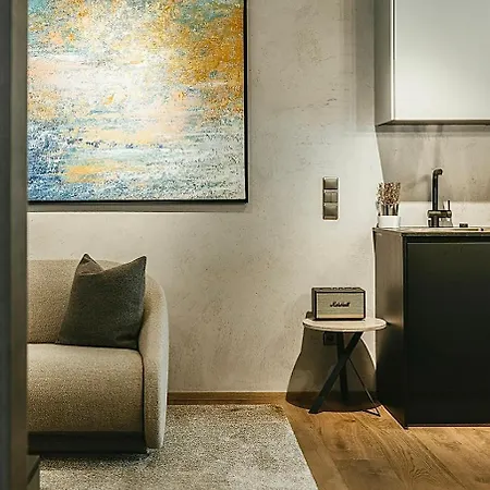 The Black Eagle Luxury Apartmanhotel