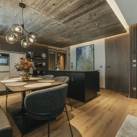 The Black Eagle Luxury Apartmanhotel